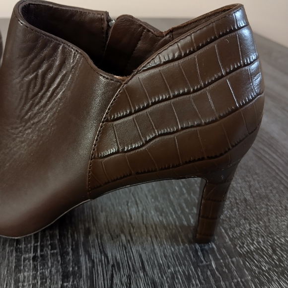 Antonio Melanie Brown leather bootie 3" heel. EUC. Side zipper 8 medium - Picture 3 of 14